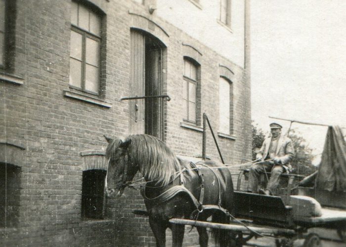 1920 mit Pferdegespann zur Mühle Stahlhut